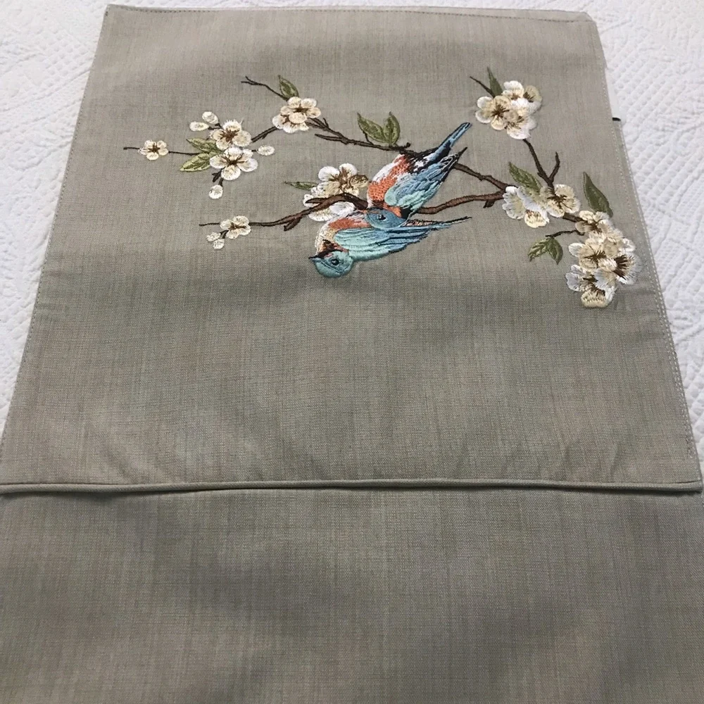 Wellesley Manor Tan Linen Table Runner with Embroidered Birds/Dogwood Tree. NWOT - Picture 12 of 16